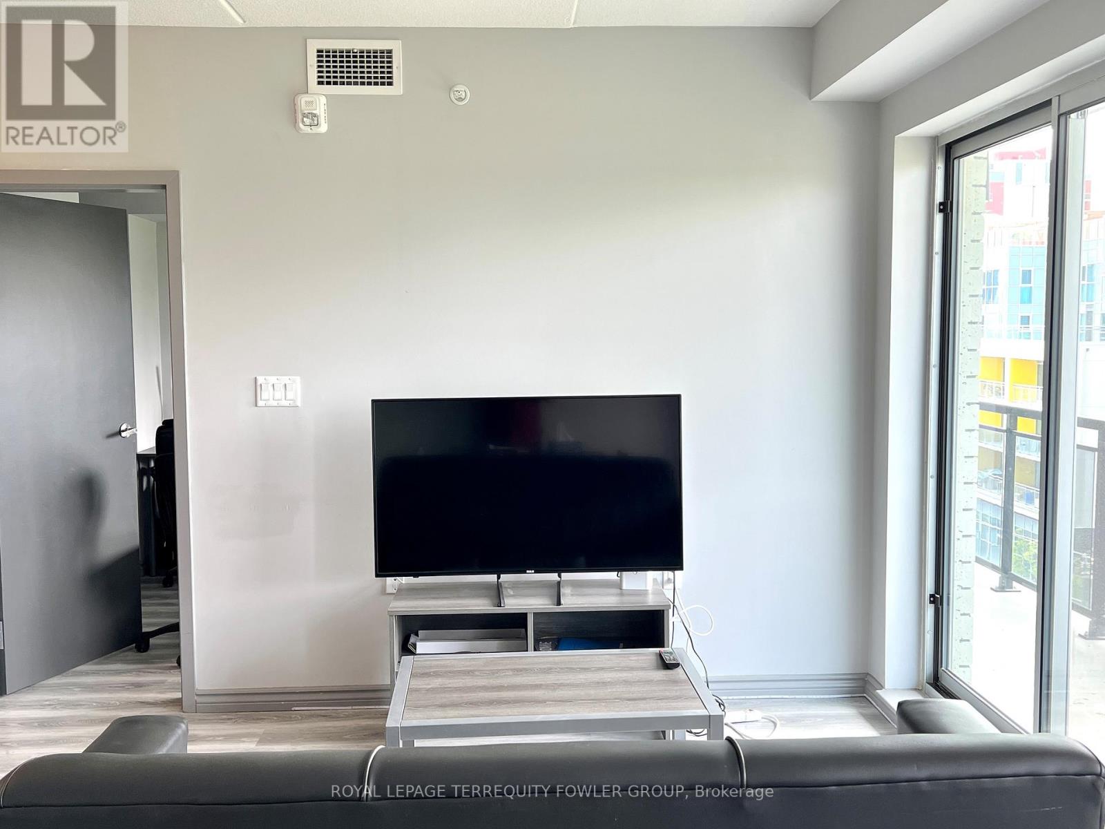 606 - 275 Larch Street, Waterloo, Ontario  N2L 3R2 - Photo 5 - X12503650