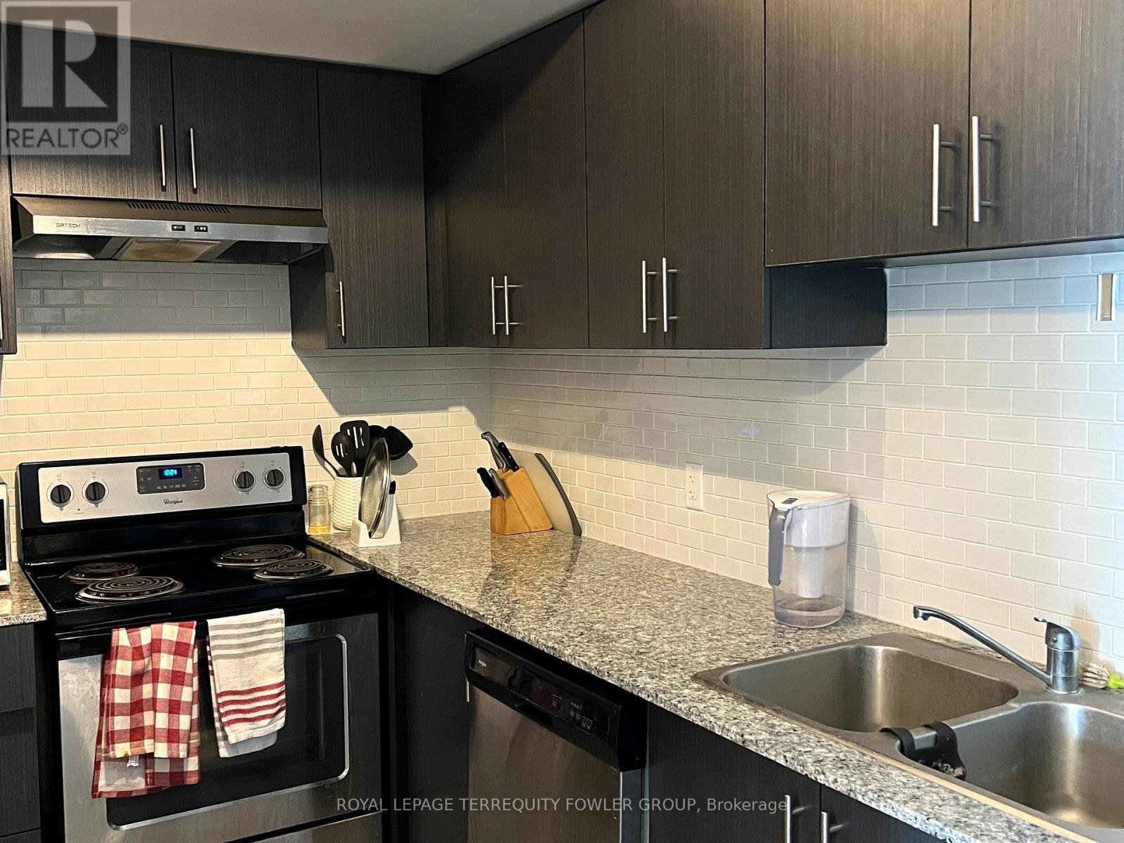 606 - 275 Larch Street, Waterloo, Ontario  N2L 3R2 - Photo 6 - X12503650