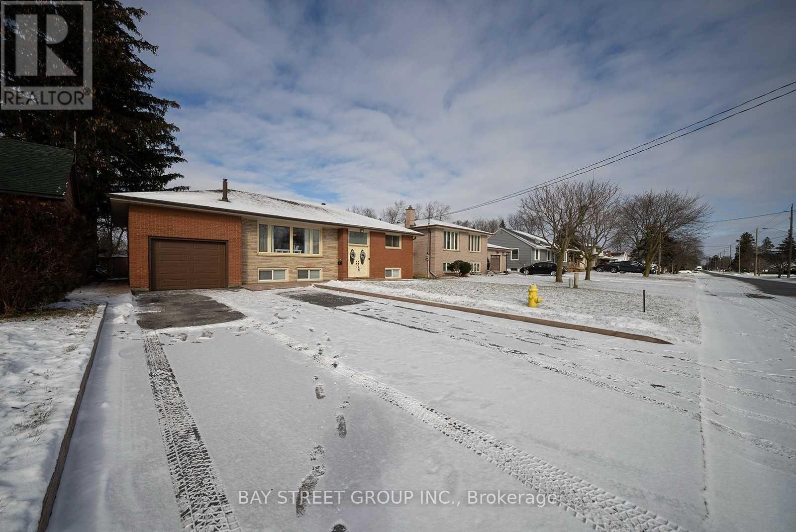 31 Tranquility Street, Brantford, Ontario  N3R 3H6 - Photo 3 - X12503656