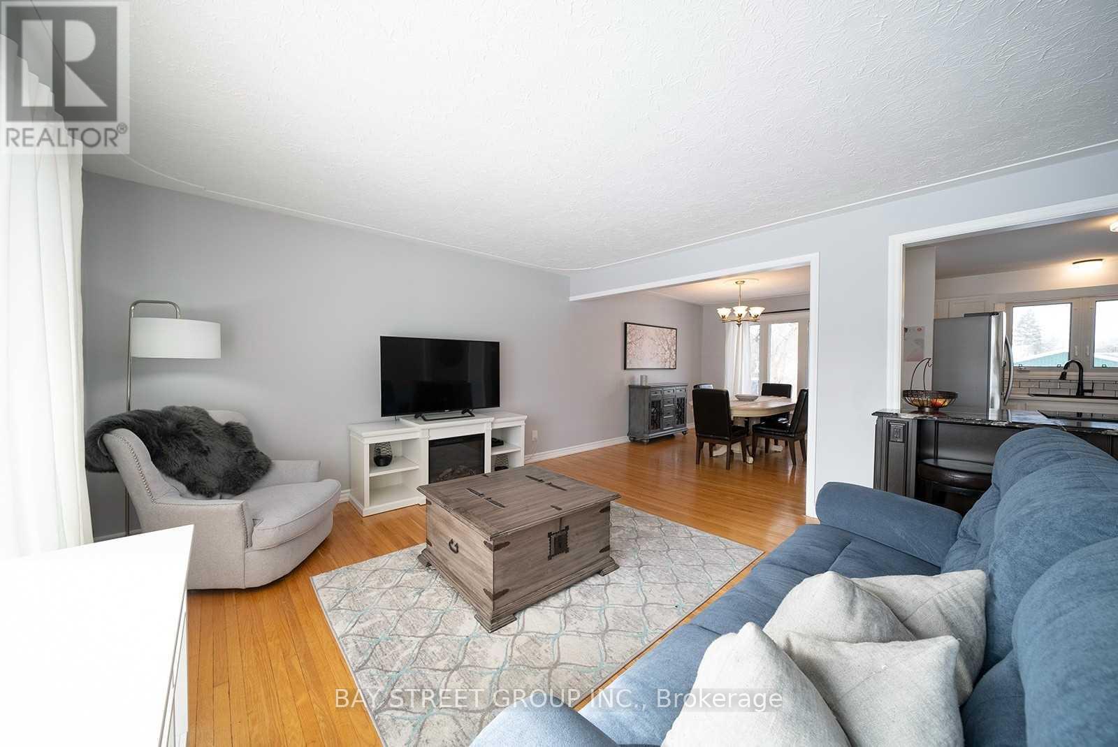 31 Tranquility Street, Brantford, Ontario  N3R 3H6 - Photo 5 - X12503656