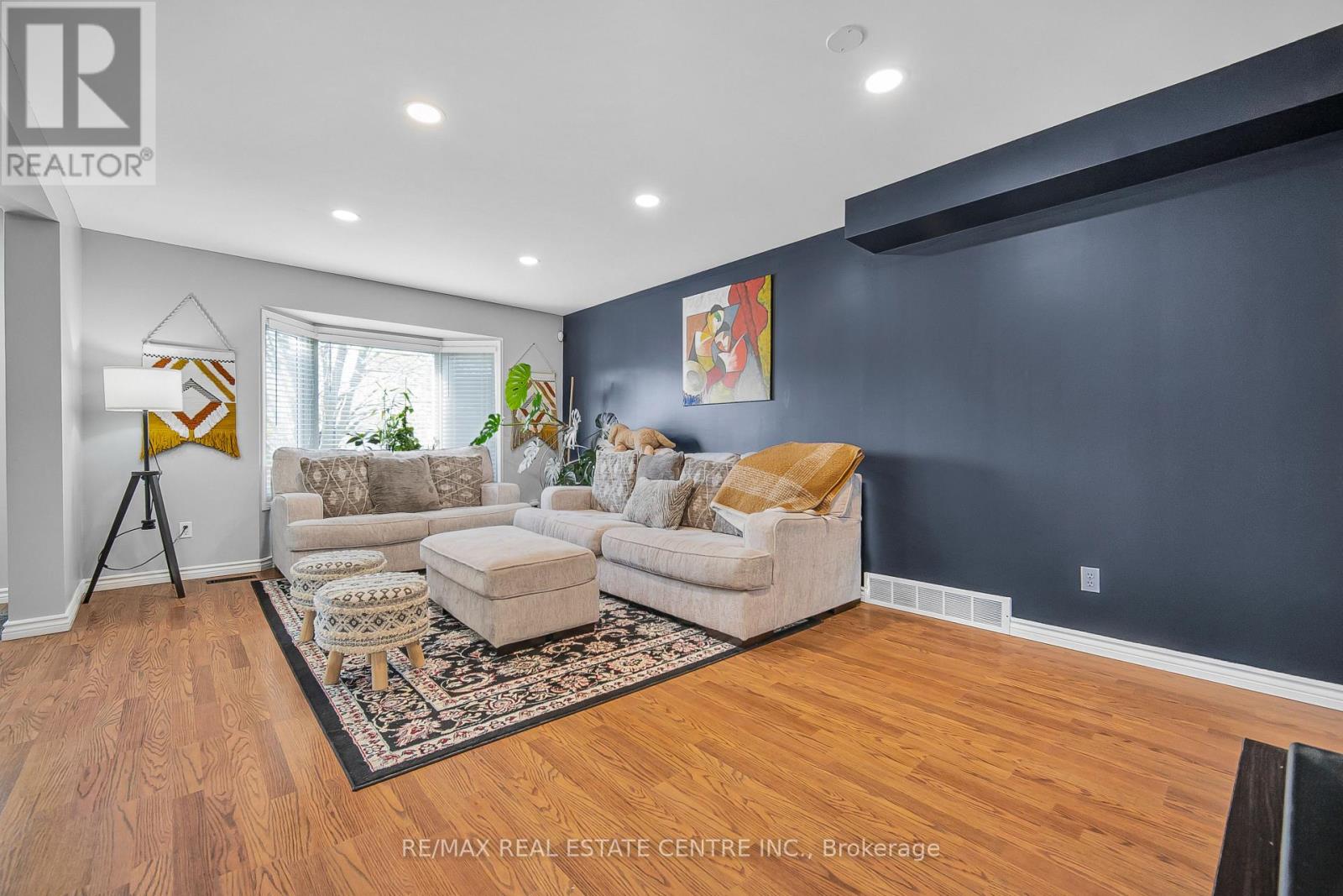 6 Eula White Place, London South, Ontario  N5Z 5C2 - Photo 4 - X12503688