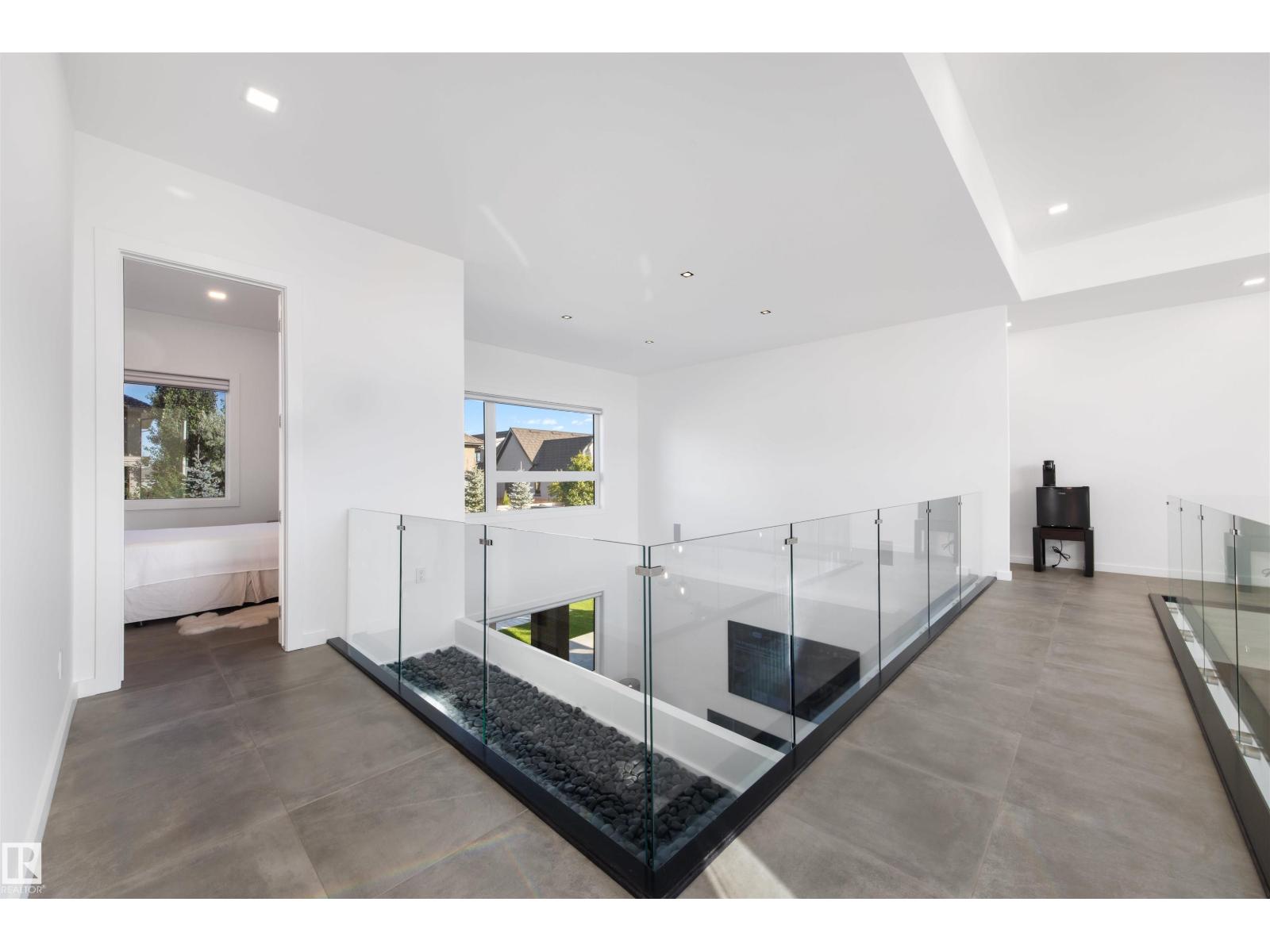 Property at 17 WINDERMERE DR SW image 2