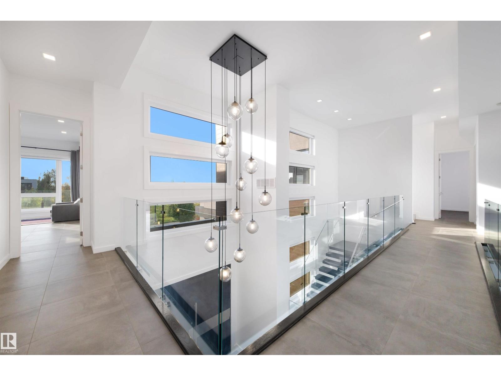 Property at 17 WINDERMERE DR SW image 3