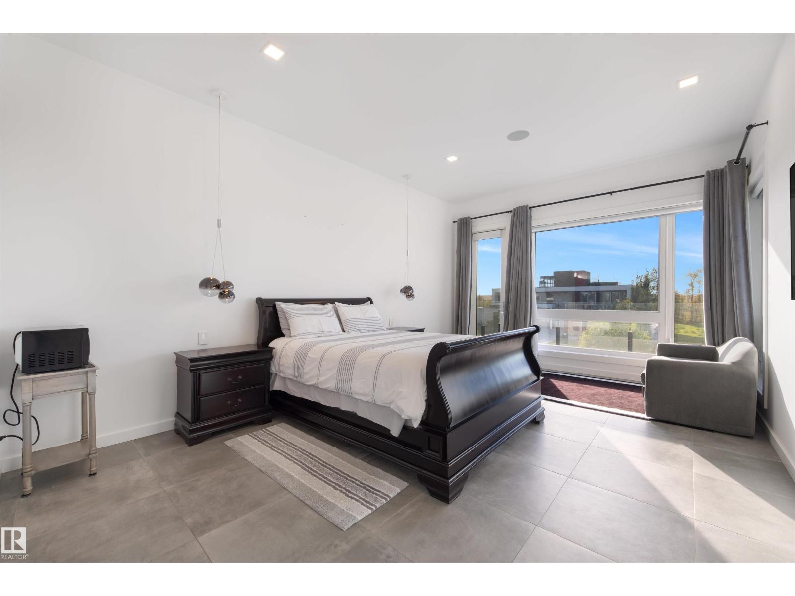 Property at 17 WINDERMERE DR SW image 4