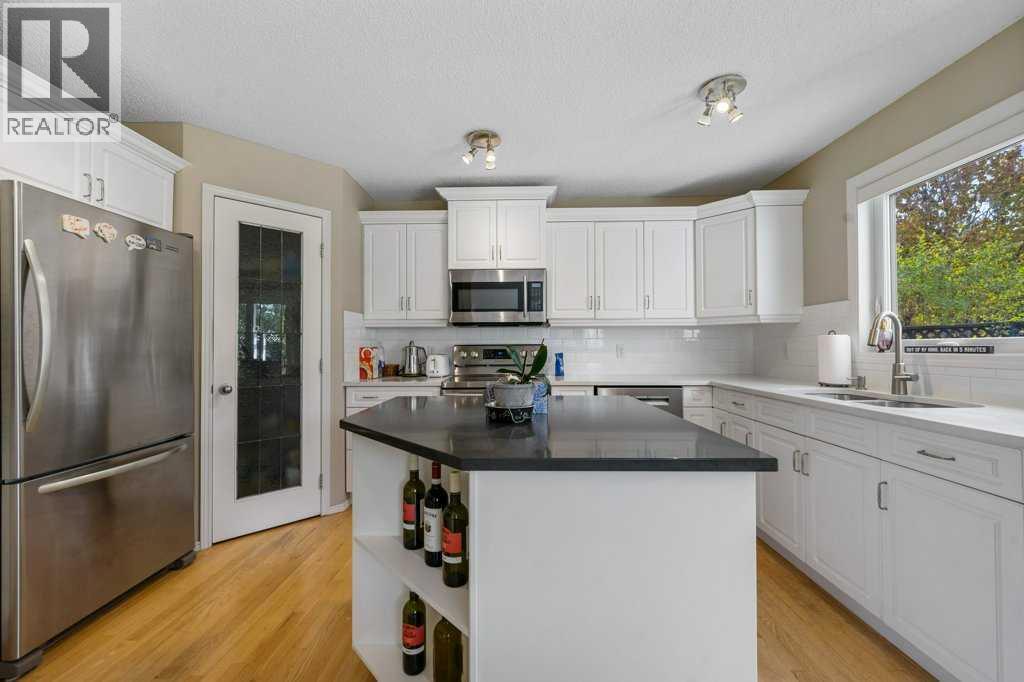 23 Valley Ponds Way Nw, Calgary, Alberta  T3B 5T5 - Photo 11 - A2265386