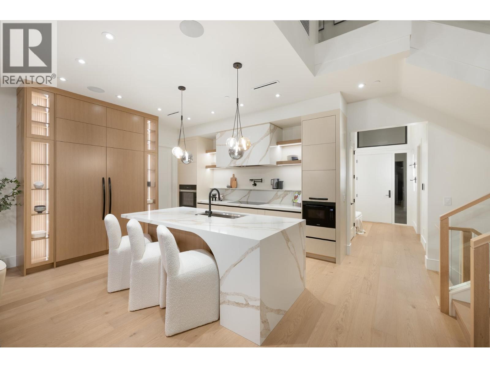 1385 19th Street, West Vancouver, British Columbia  V7V 3X4 - Photo 2 - R3048900