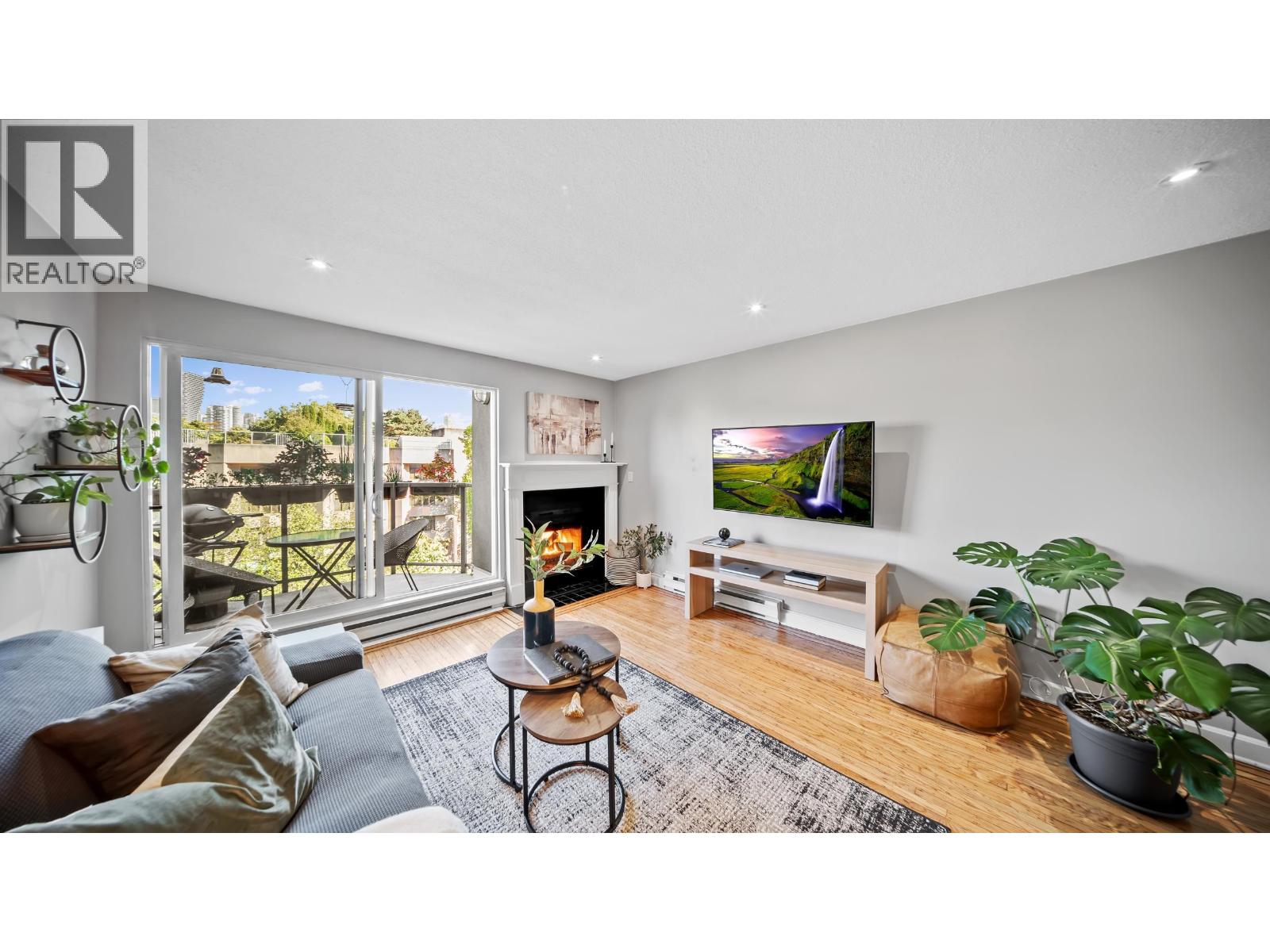 17 1345 W 4TH AVENUE, Vancouver, British Columbia