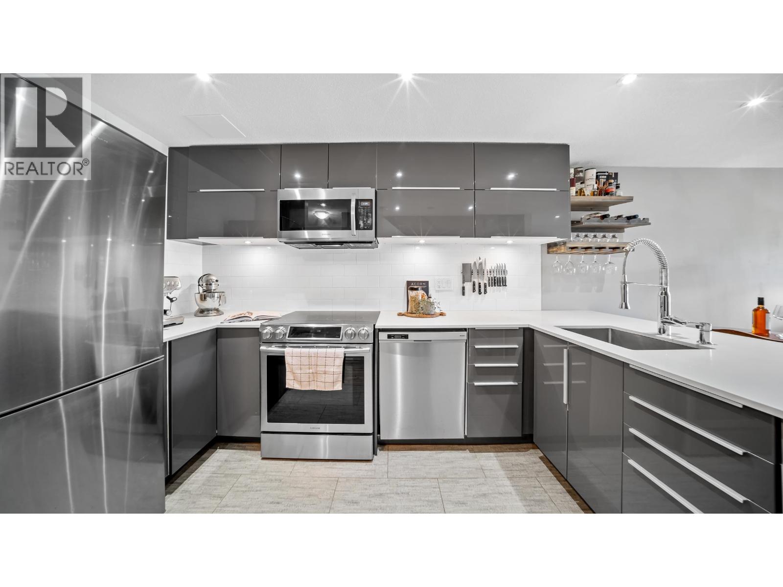 17 1345 W 4th Avenue, Vancouver, British Columbia  V6H 3Y8 - Photo 3 - R3057758