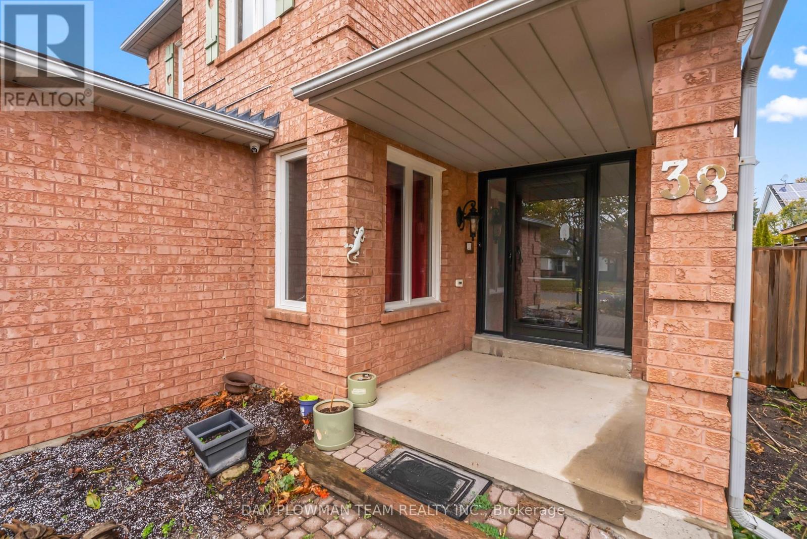 38 Hemmingway Drive, Clarington, Ontario  L1E 2C7 - Photo 4 - E12503868