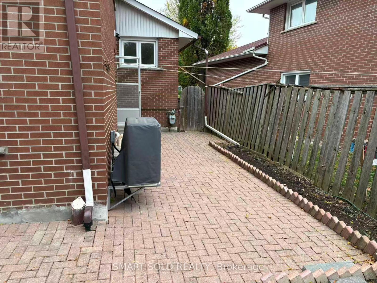 1st Floor - 19 Groomsport Crescent, Toronto, Ontario  M1T 2K8 - Photo 3 - E12503952