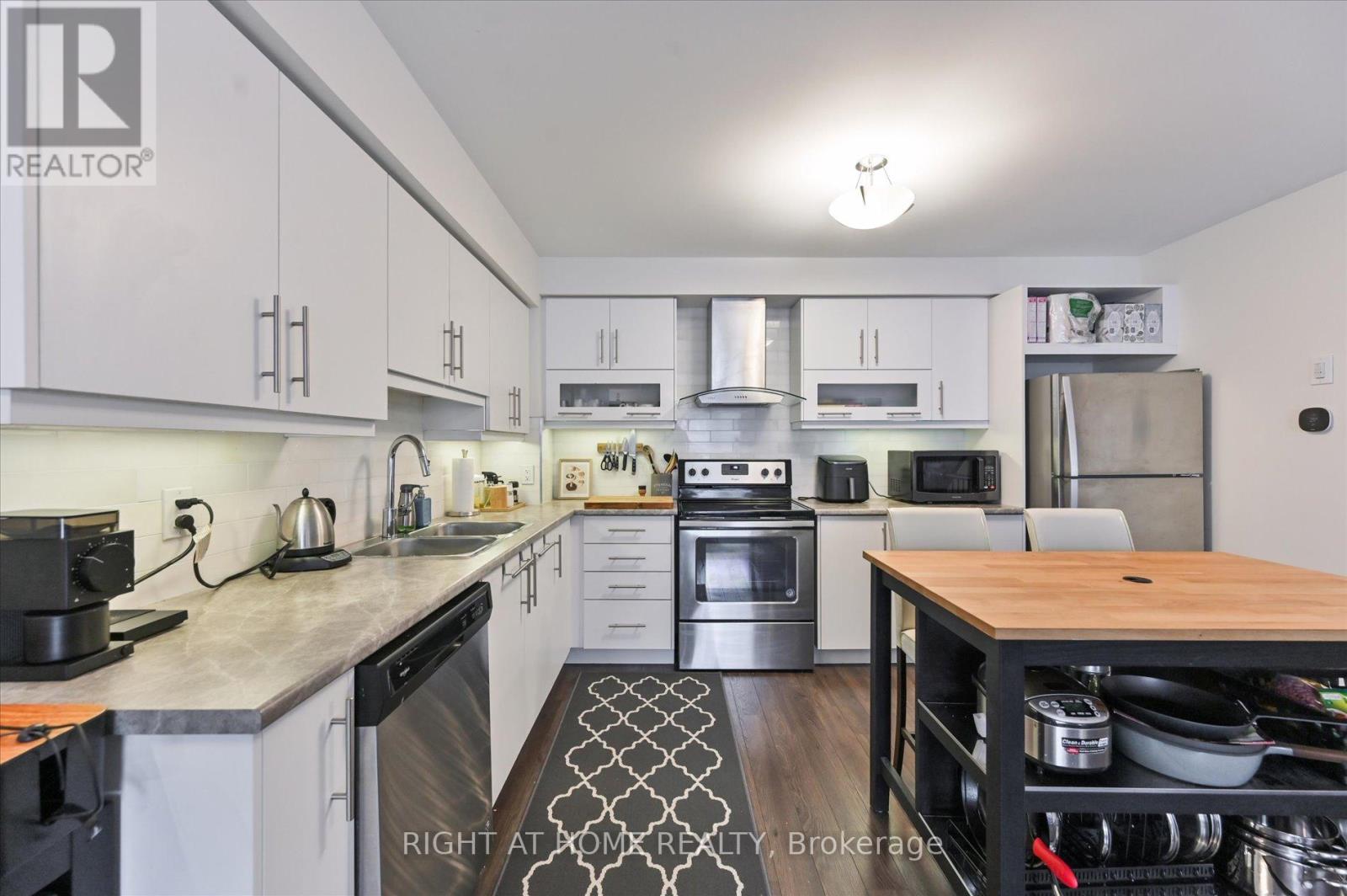 28 Pallock Hill Way, Whitby, Ontario  L1R 0N5 - Photo 13 - E12504048