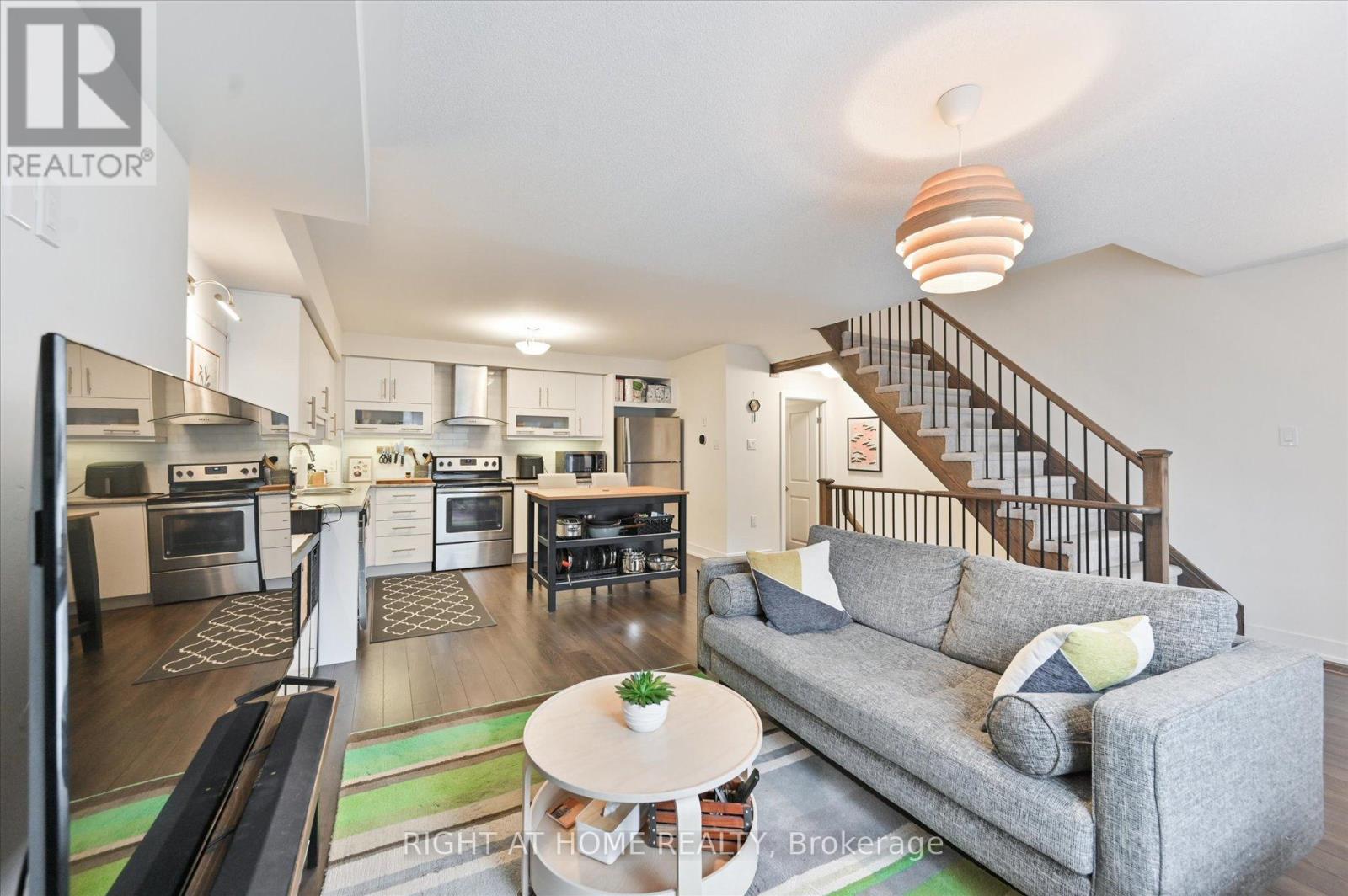 28 Pallock Hill Way, Whitby, Ontario  L1R 0N5 - Photo 17 - E12504048