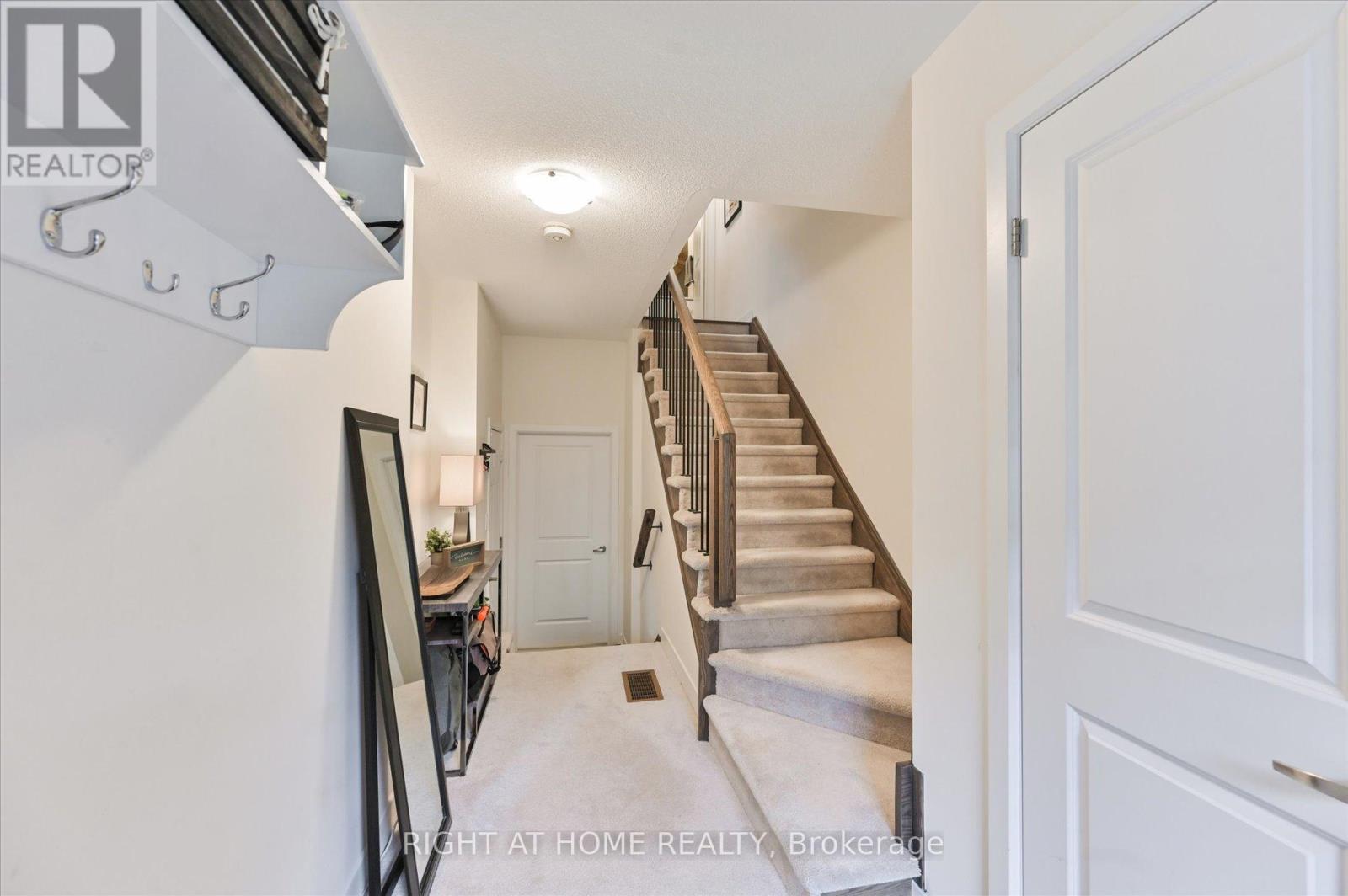 28 Pallock Hill Way, Whitby, Ontario  L1R 0N5 - Photo 4 - E12504048