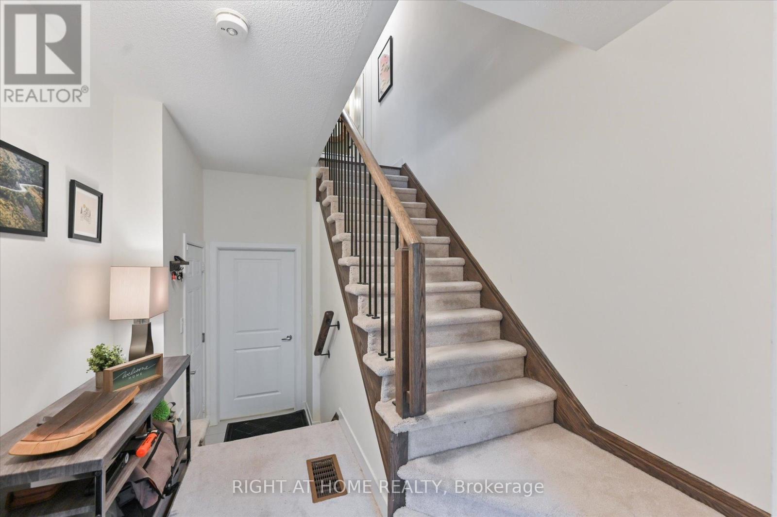 28 Pallock Hill Way, Whitby, Ontario  L1R 0N5 - Photo 7 - E12504048