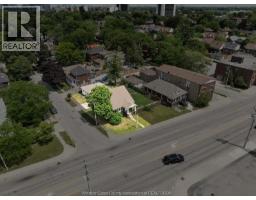 426 TECUMSEH RD W, Windsor, Ontario