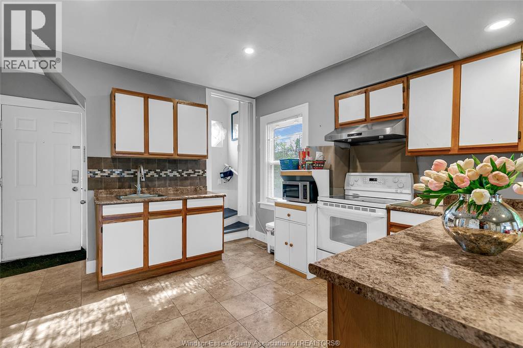 996 Oak Avenue, Windsor, Ontario  N9A 5G2 - Photo 12 - 25027861