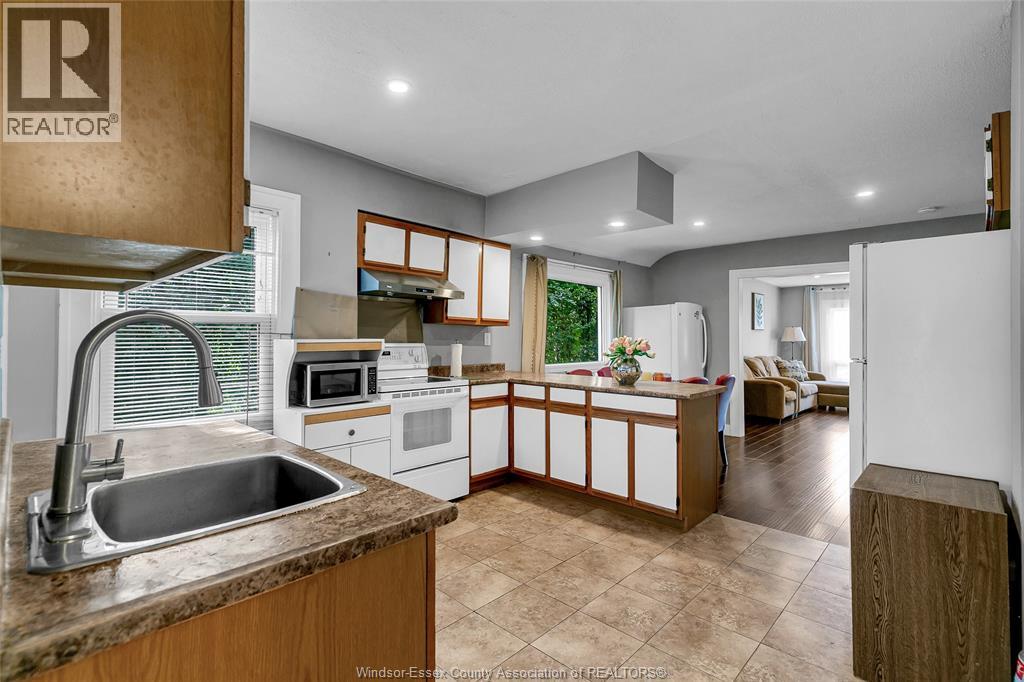 996 Oak Avenue, Windsor, Ontario  N9A 5G2 - Photo 13 - 25027861