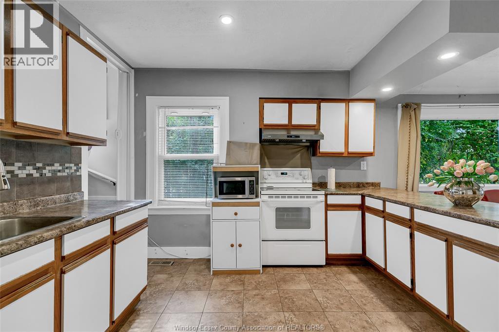 996 Oak Avenue, Windsor, Ontario  N9A 5G2 - Photo 14 - 25027861