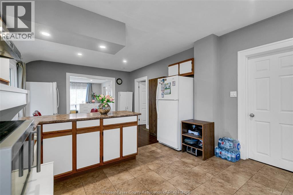 996 Oak Avenue, Windsor, Ontario  N9A 5G2 - Photo 15 - 25027861