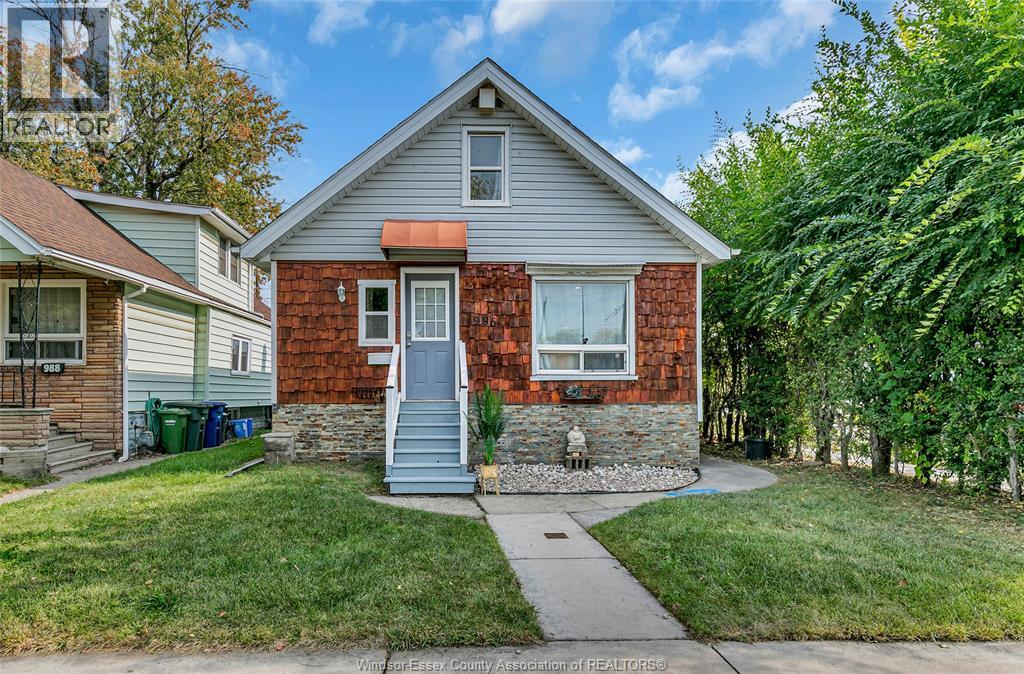 996 Oak Avenue, Windsor, Ontario  N9A 5G2 - Photo 2 - 25027861
