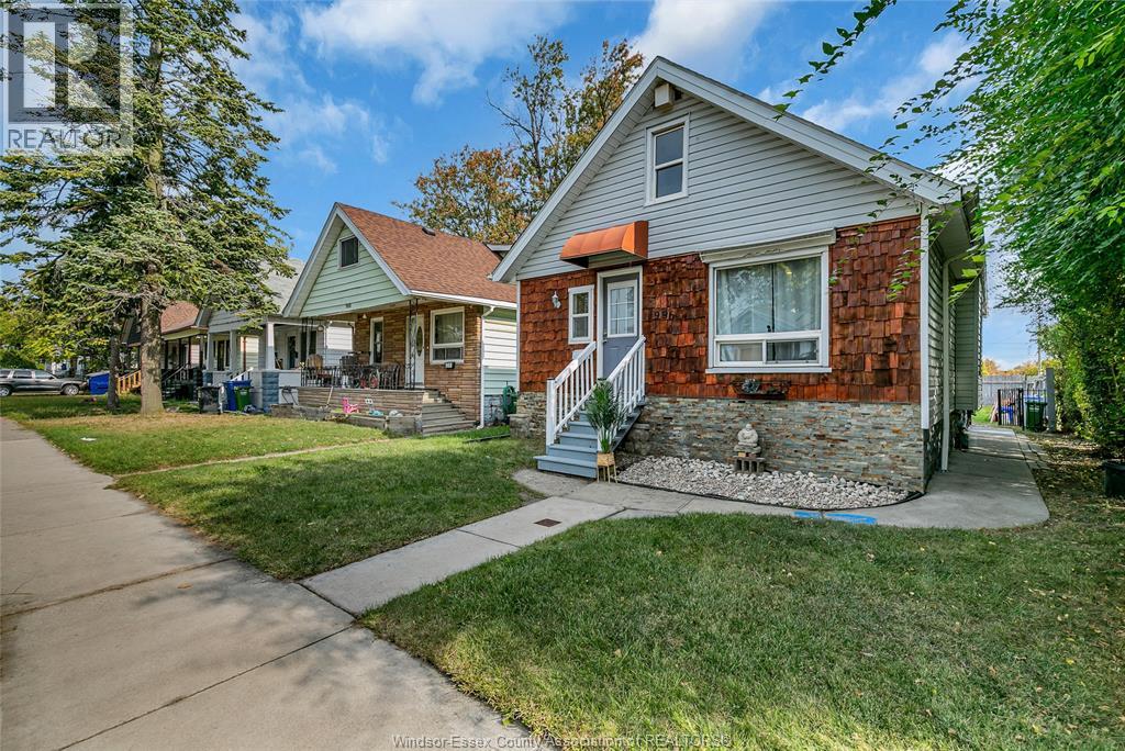 996 Oak Avenue, Windsor, Ontario  N9A 5G2 - Photo 3 - 25027861