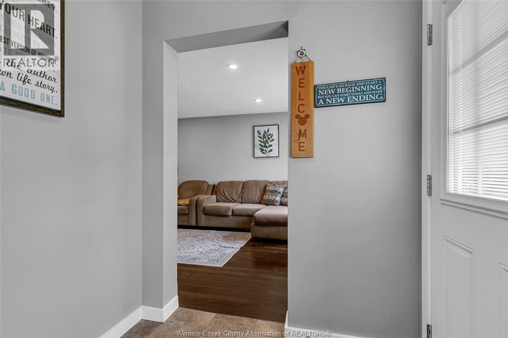 996 Oak Avenue, Windsor, Ontario  N9A 5G2 - Photo 4 - 25027861