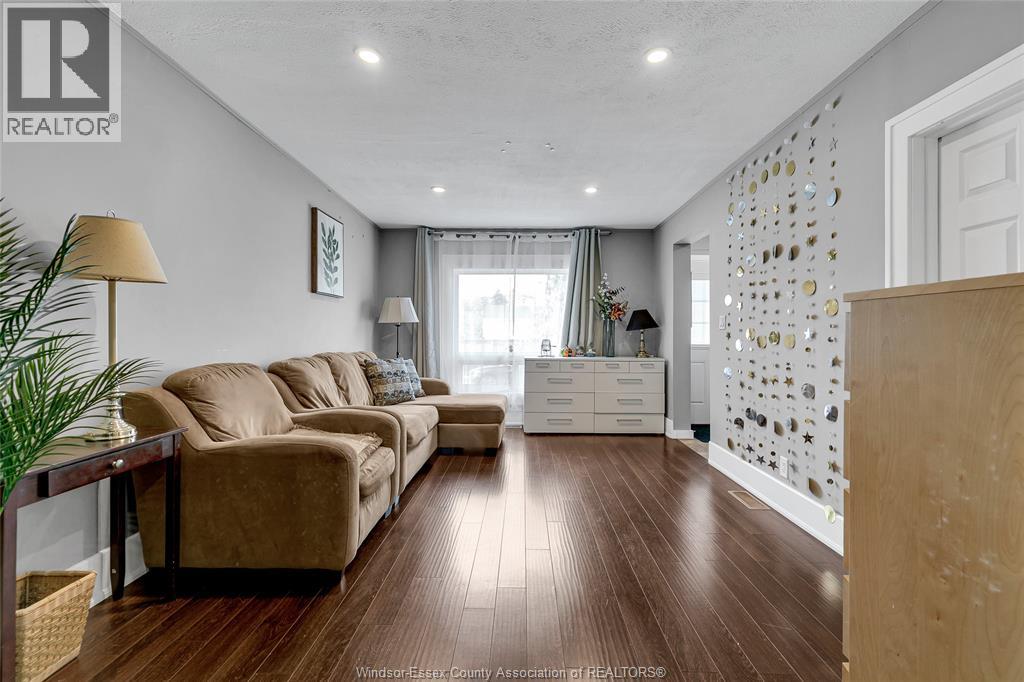 996 Oak Avenue, Windsor, Ontario  N9A 5G2 - Photo 5 - 25027861
