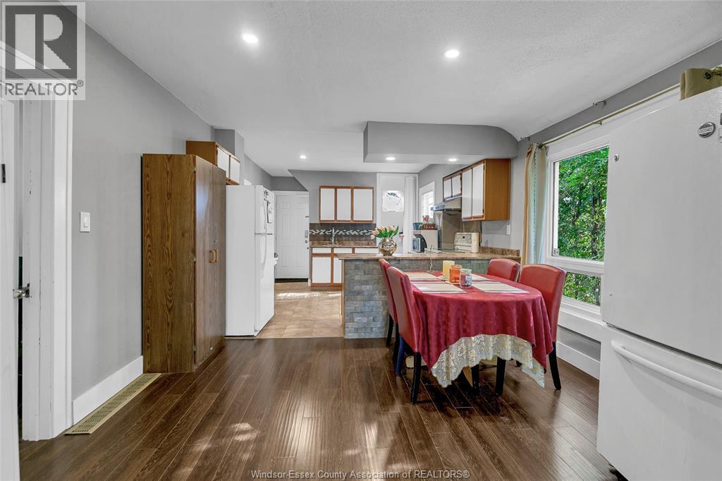 996 Oak Avenue, Windsor, Ontario  N9A 5G2 - Photo 9 - 25027861