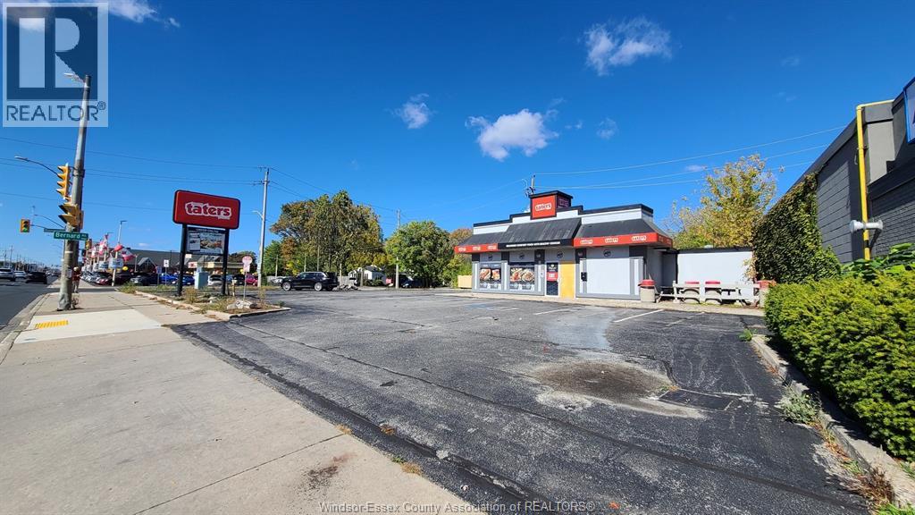 MLS# 25027768: 4320 TECUMSEH ROAD East, Windsor, Canada