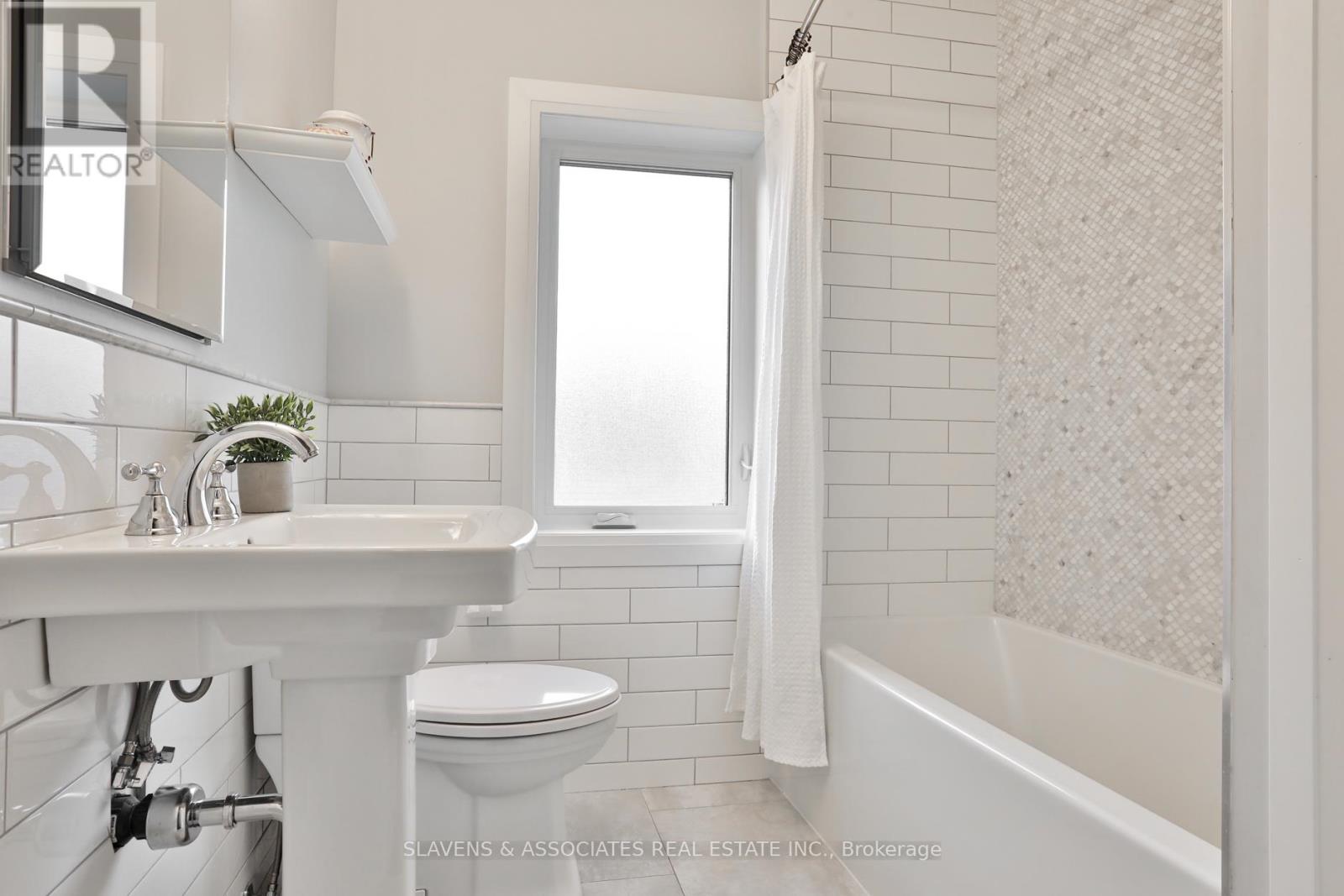 122 Wilson Avenue, Toronto, Ontario  M5M 3A1 - Photo 23 - C12475498