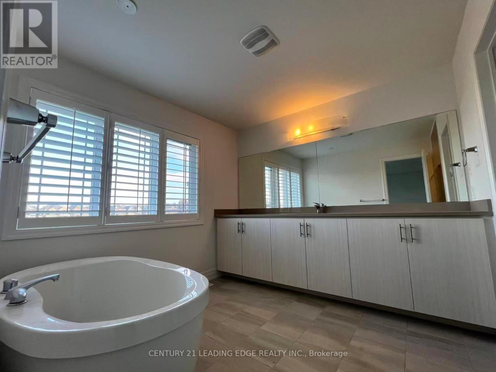 158 Frank Kelly Drive, East Gwillimbury, Ontario  L9N 0V1 - Photo 15 - N12503806