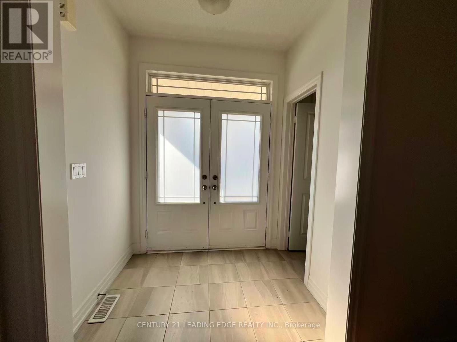 158 Frank Kelly Drive, East Gwillimbury, Ontario  L9N 0V1 - Photo 3 - N12503806