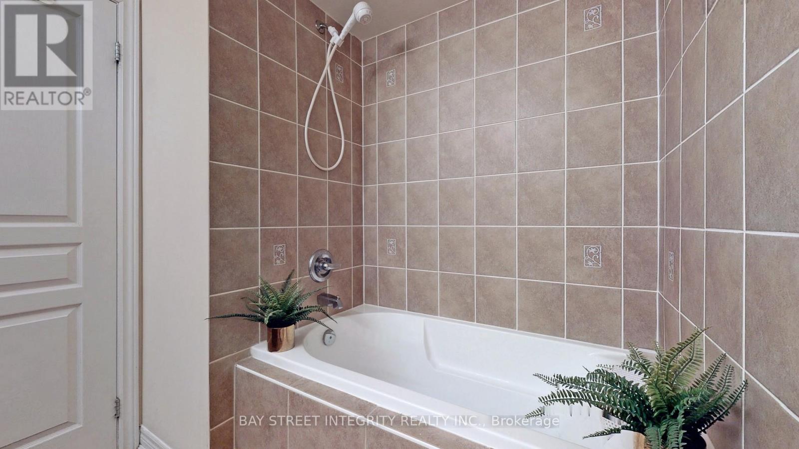 67 Sequin Drive, Richmond Hill, Ontario  L4E 0M4 - Photo 39 - N12504014