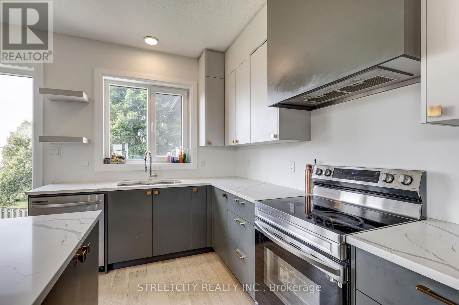 42 Alexander Circle, Strathroy-Caradoc, Ontario  N7G 0B5 - Photo 14 - X12475815