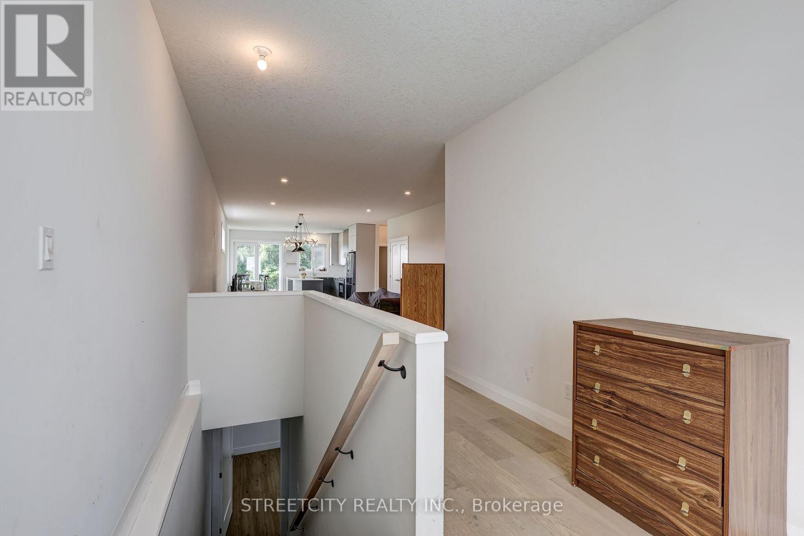 42 Alexander Circle, Strathroy-Caradoc, Ontario  N7G 0B5 - Photo 27 - X12475815