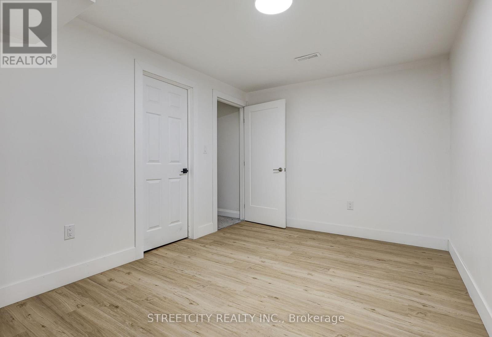 42 Alexander Circle, Strathroy-Caradoc, Ontario  N7G 0B5 - Photo 28 - X12475815