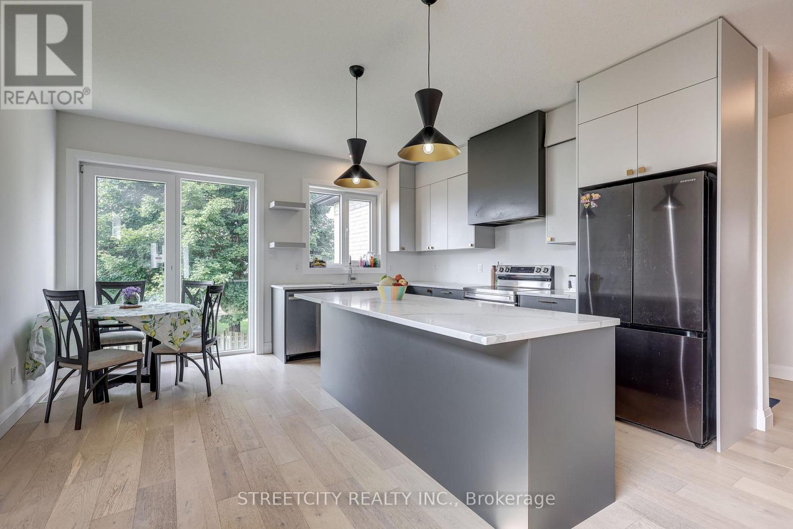 42 Alexander Circle, Strathroy-Caradoc, Ontario  N7G 0B5 - Photo 6 - X12475815