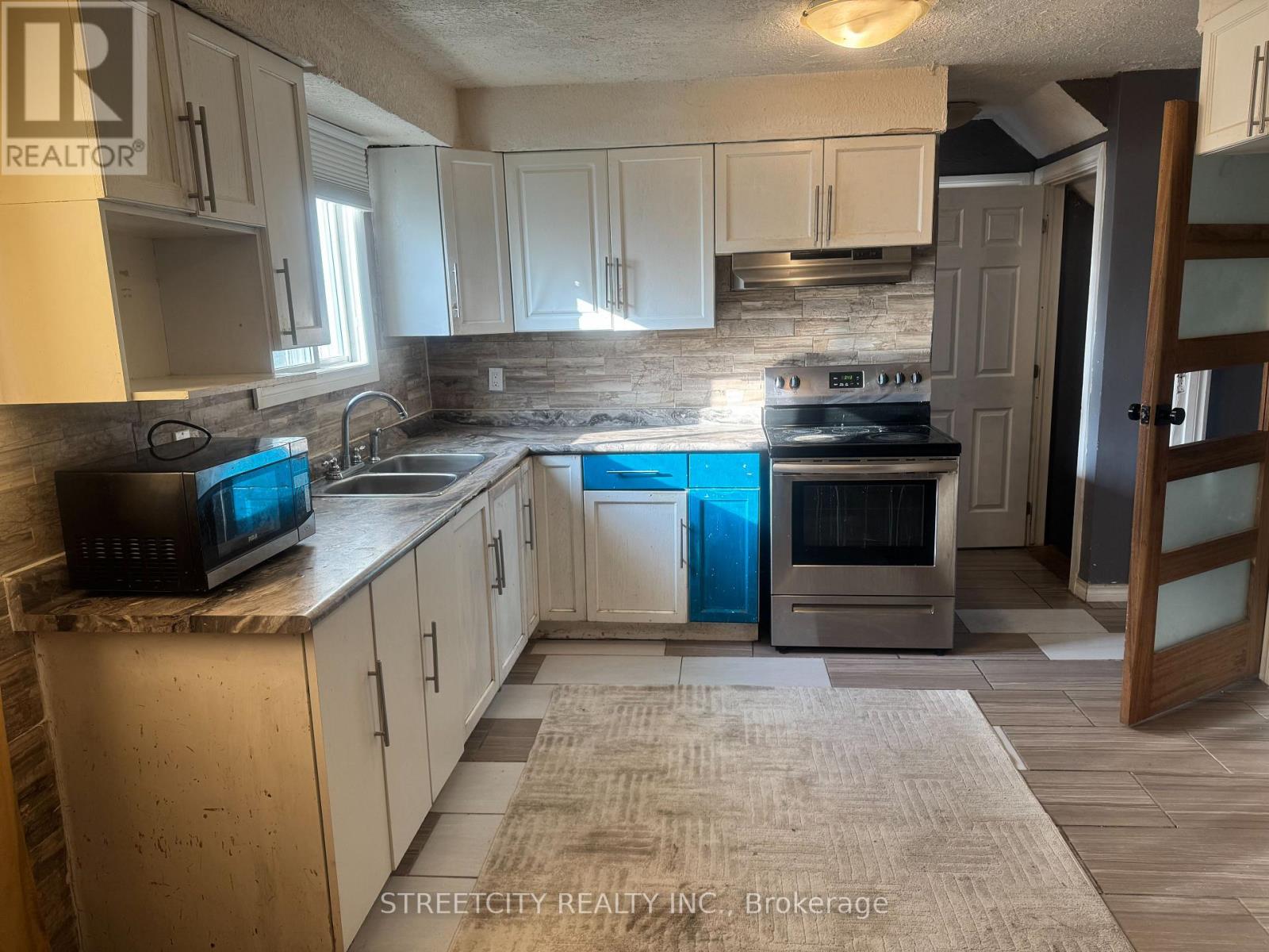 1331 Limberlost Road, London North, Ontario  N6G 2W4 - Photo 9 - X12503842