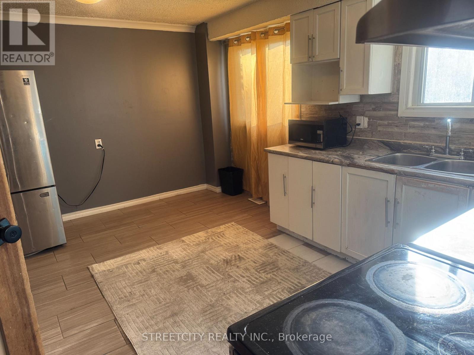 1331 Limberlost Road, London North, Ontario  N6G 2W4 - Photo 8 - X12503842