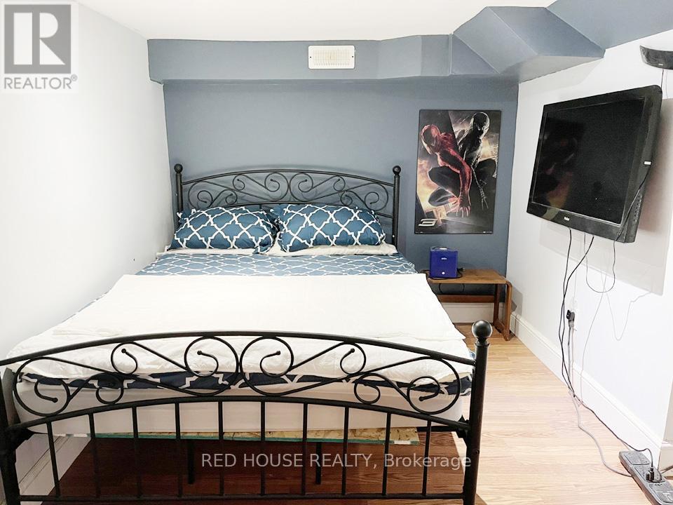 40 North Woodrow Boulevard, Toronto, Ontario  M1K 1W3 - Photo 12 - E12457551