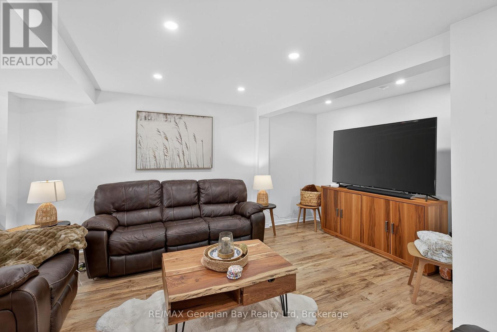 15 Lorne Avenue, Penetanguishene, Ontario  L9M 1B1 - Photo 22 - S12504148