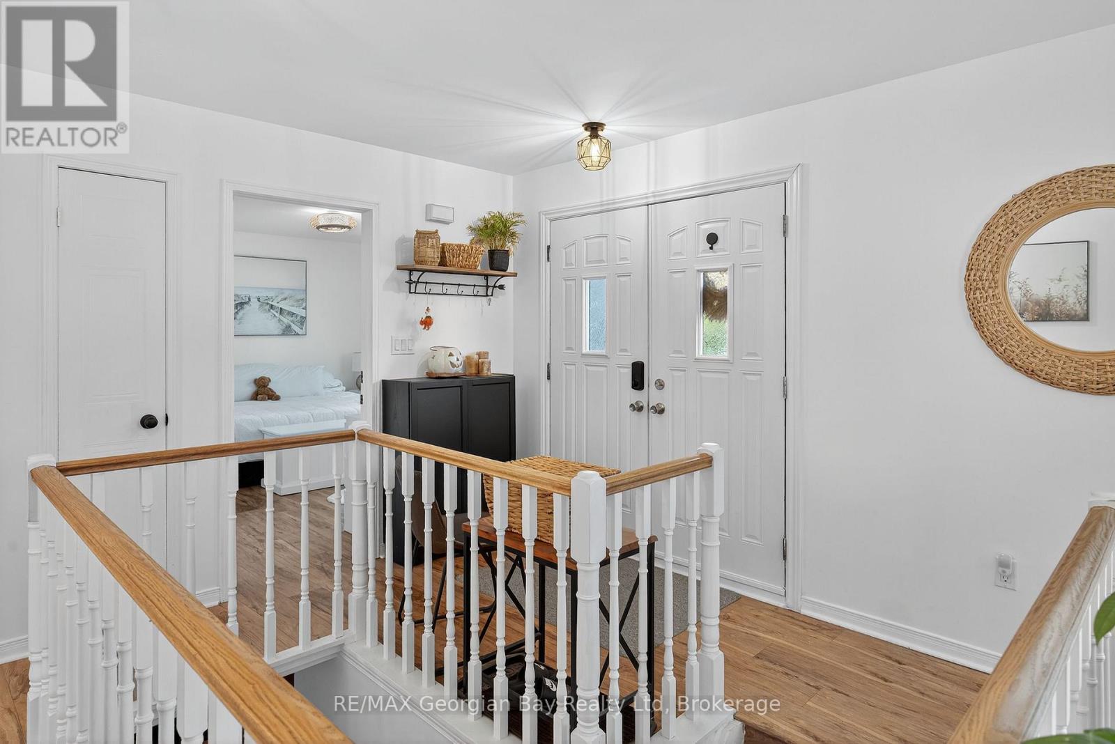 15 Lorne Avenue, Penetanguishene, Ontario  L9M 1B1 - Photo 5 - S12504148