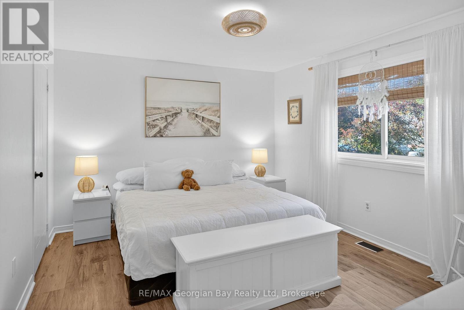 15 Lorne Avenue, Penetanguishene, Ontario  L9M 1B1 - Photo 6 - S12504148