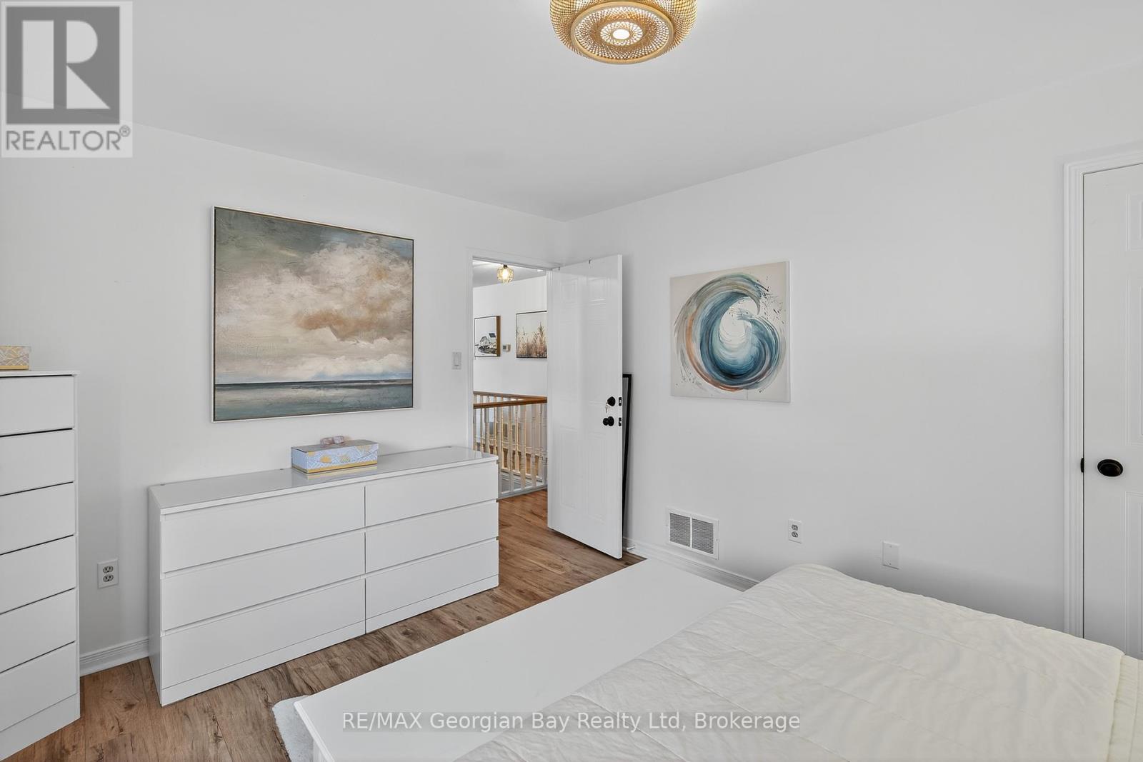 15 Lorne Avenue, Penetanguishene, Ontario  L9M 1B1 - Photo 7 - S12504148