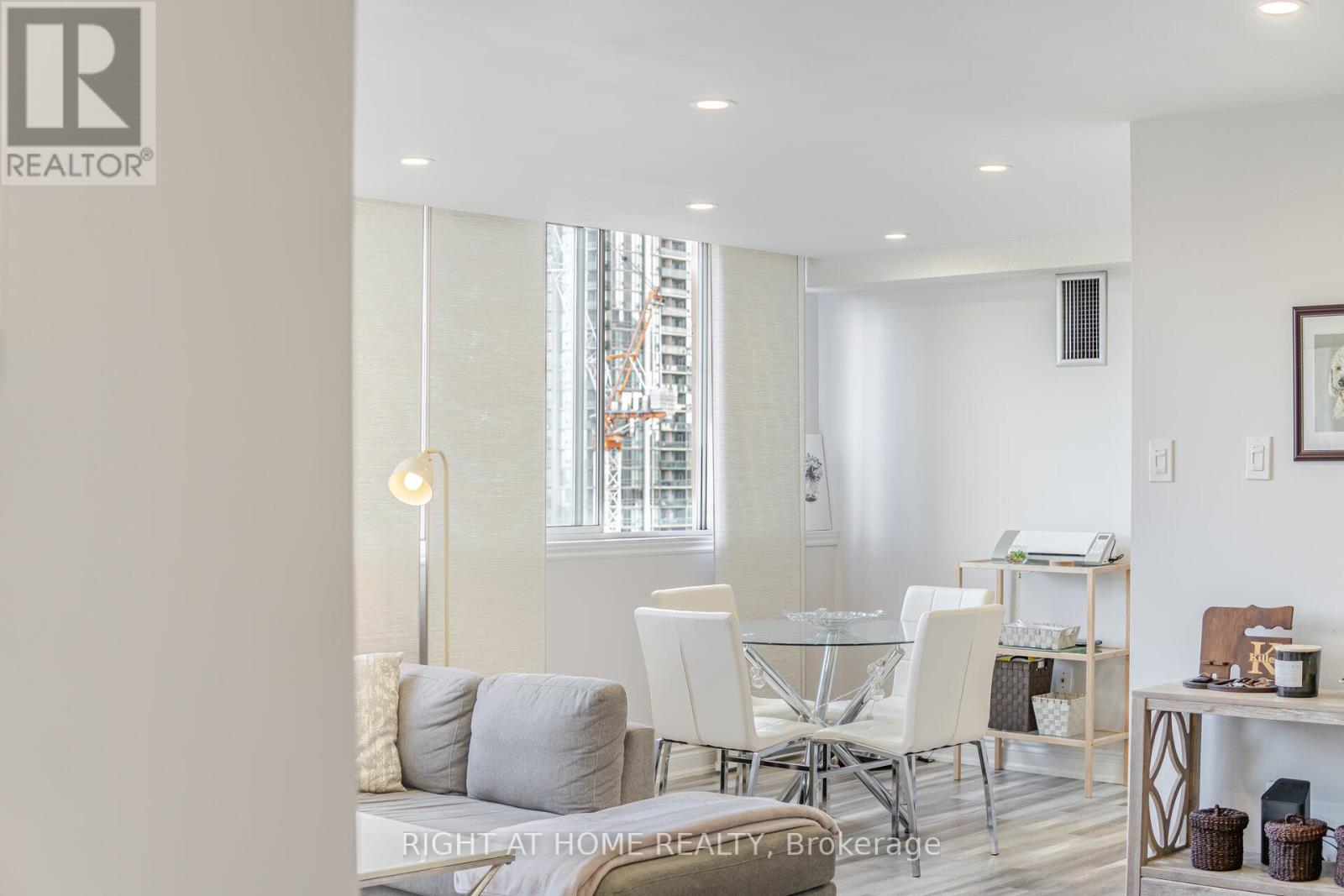 1209 - 3590 Kaneff Crescent, Mississauga, Ontario  L5A 3X3 - Photo 6 - W12476531