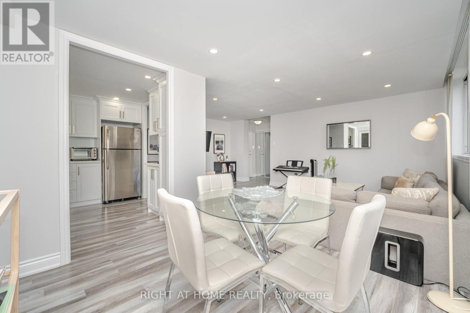 1209 - 3590 Kaneff Crescent, Mississauga, Ontario  L5A 3X3 - Photo 7 - W12476531