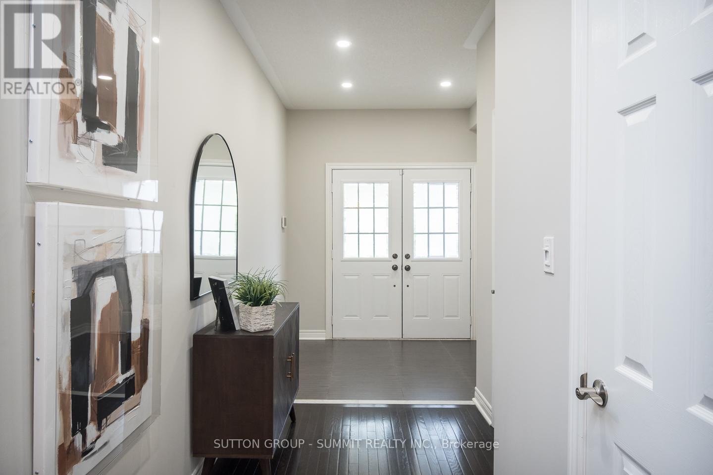 315 Bessborough Drive, Milton, Ontario  L9T 8P5 - Photo 4 - W12503394