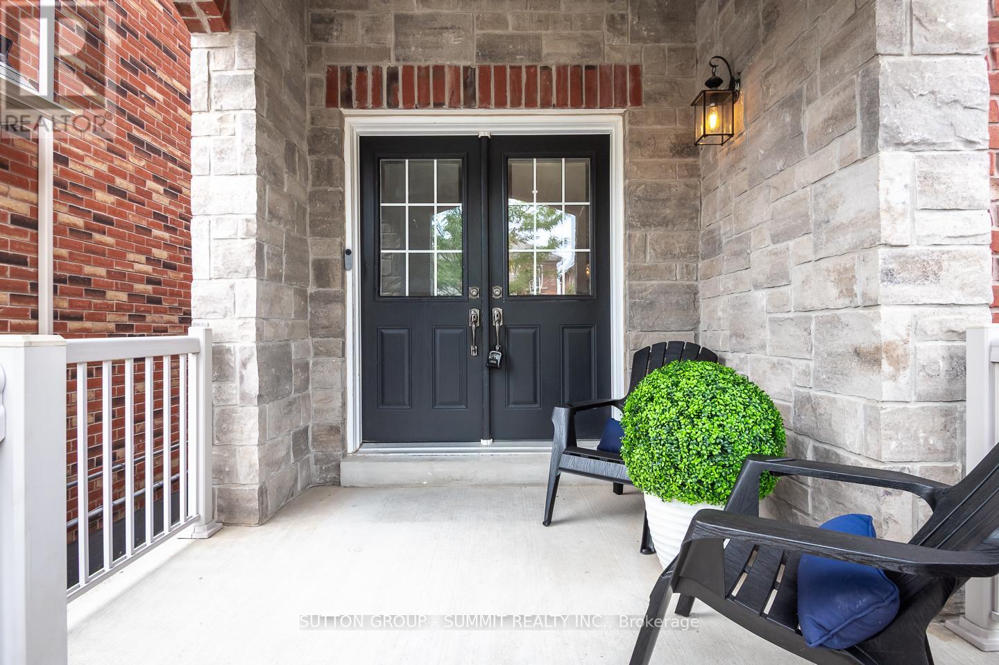 315 Bessborough Drive, Milton, Ontario  L9T 8P5 - Photo 3 - W12503394