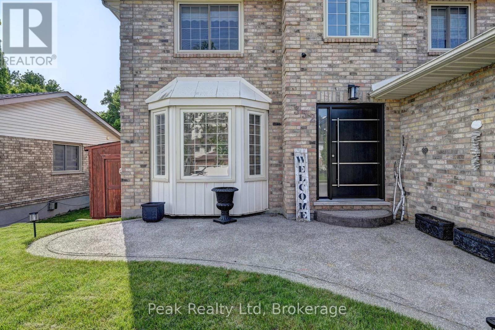 352 Stephanie Drive, Guelph, Ontario  N1K 1R3 - Photo 3 - X12504140