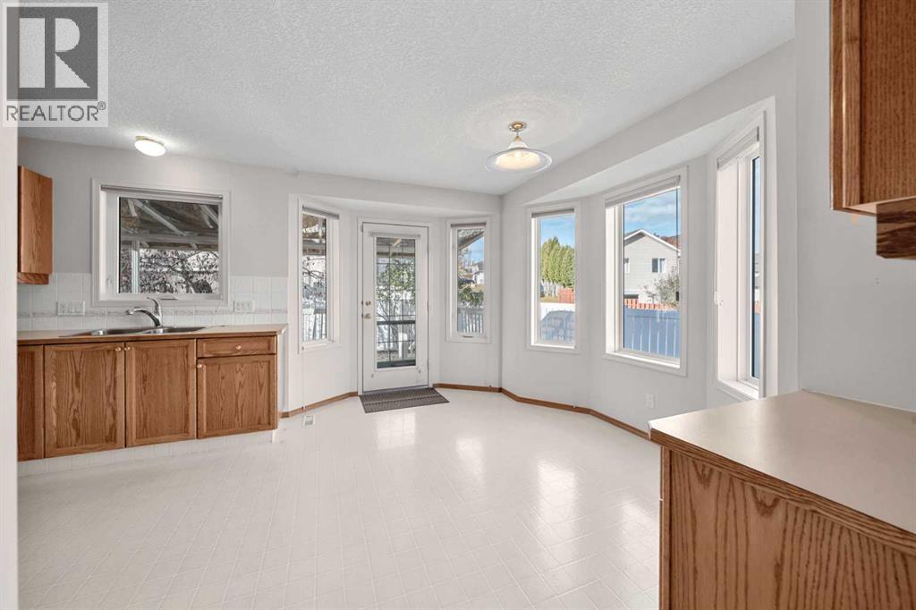 634 Sheep River Mews, Okotoks, Alberta  T1S 1S5 - Photo 9 - A2267612